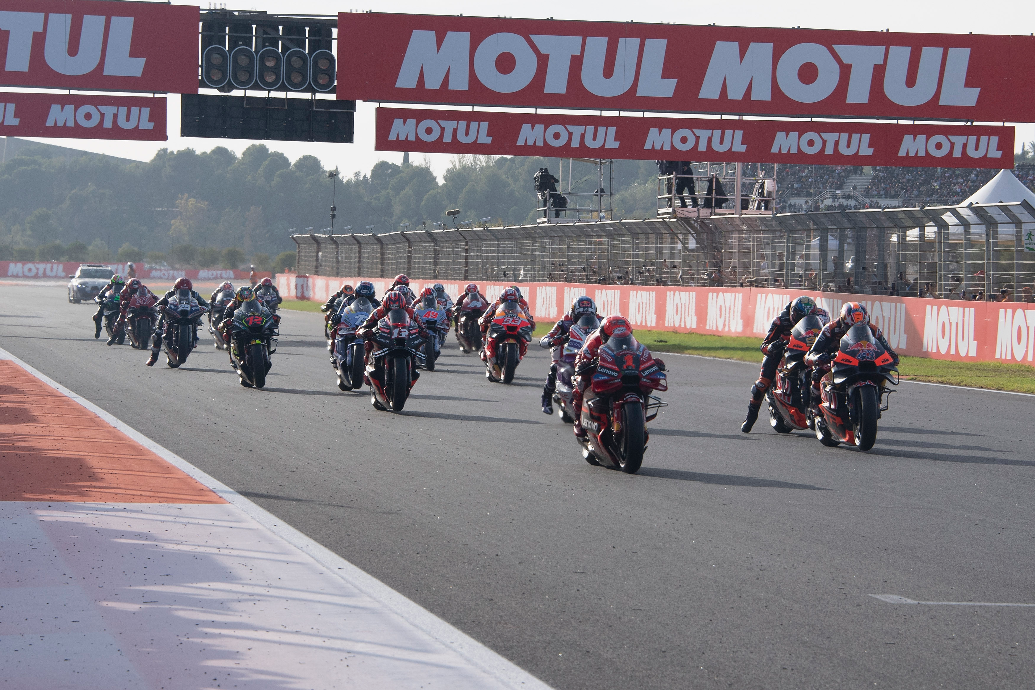 Maverick Viñales vuelve a MotoGP en Valencia tras 3 carreras fuera por lesión