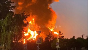Fotografija navodnog ukrajinskog napada na rusko skladište nafte u gradu Ust-Labinsku u Krasnodarskom kraju Rusije 