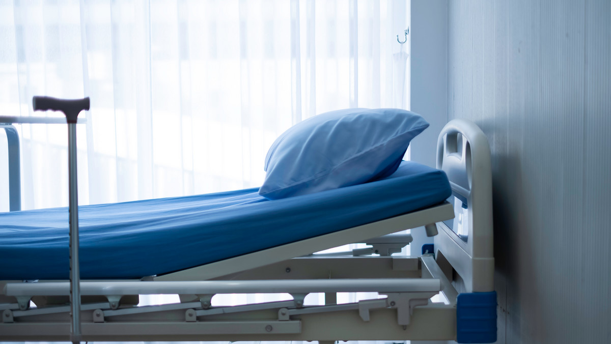 Pielęgniarka chora na COVID-19 opuściła szpital po ośmiu miesiącach