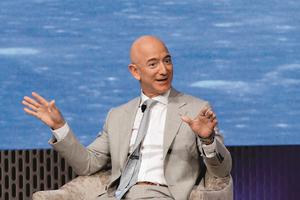 Jeff Bezos wstał z fotelu prezesa Amazona. Co zamierza robić dalej?