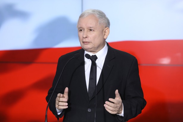 Warszawa, 21.10.2017. Jeden z liderów Zjednoczonej Prawicy, prezes Prawa i Sprawiedliwości Jarosław Kaczyński podczas wystąpienia w siedzibie PiS w Warszawie, 21 bm.