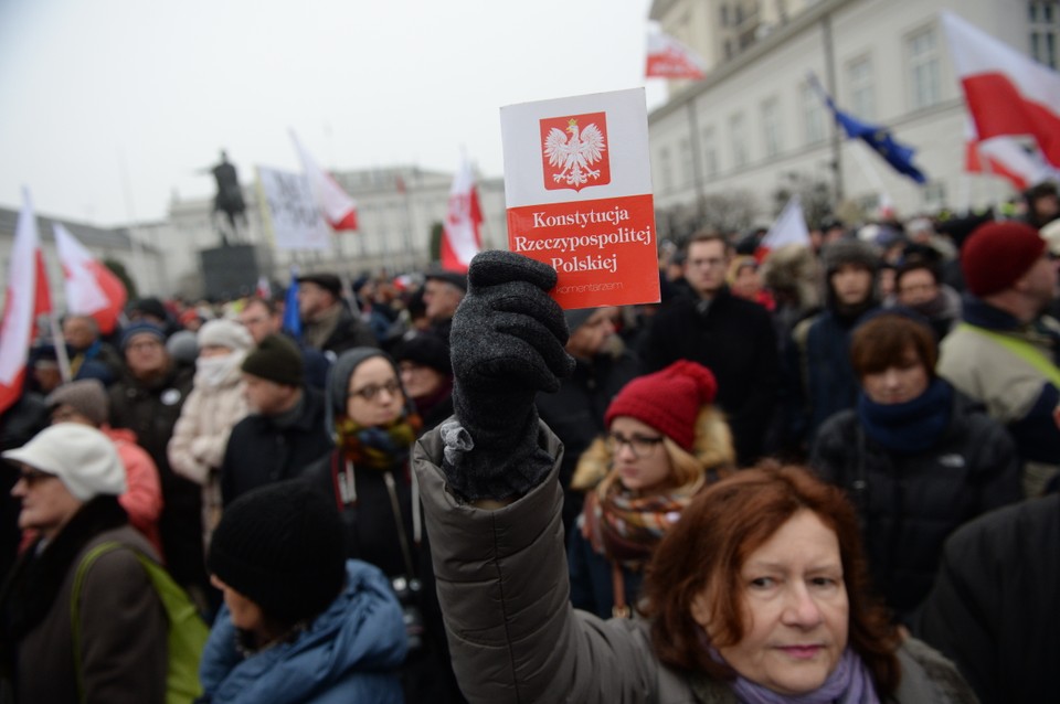 WARSZAWA PAŁAC PREZYDENCKI PROTEST KOD OPOZYCJA (protestujący przed Pałacem Prezydenckim)