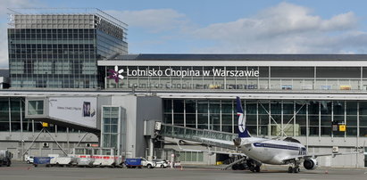 Na lotnisku w Warszawie pilot odmówił przyjęcia na pokład 26-latka. Dla wielu jest teraz bohaterem