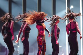 Jedna od NAJPOZNATIJIH PEVAČICA u Srbiji zapravo je ALBANKA i njeno ime NIJE ONO KOJE ZNAMO: Kao dete je emigrirala zbog para i dugo ćutala o albanskim korenima