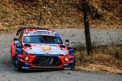 Rajdowe MŚ: Mistrza świata wypadł z trasy przy dużej prędkości [WIDEO]