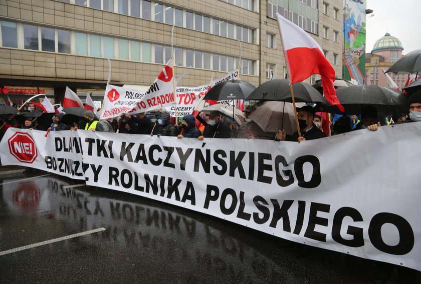 Protest rolników w Warszawie. Zablokowali kluczową trasę