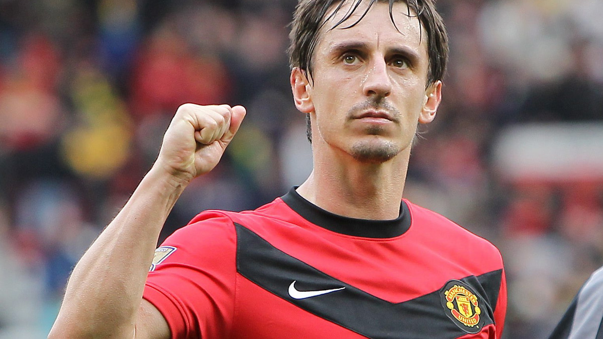 Obrońca Manchesteru United, Gary Neville przedłużył swój kontrakt z klubem o kolejne 12 miesięcy.