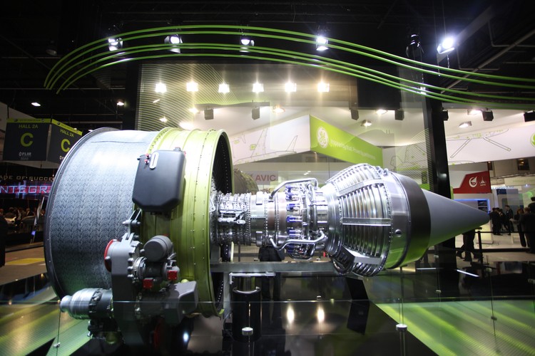 Silnik Leap-X na wsytawie podczas Paris Air Show w Paryżu, Francja.