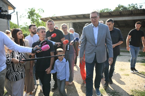 "DO 17 ČASOVA IMALI SMO 1.795 PRIJAVA" Vučić o platformi "Ko si, bre, ti: "Zasad smo rešili 200 problema građana"