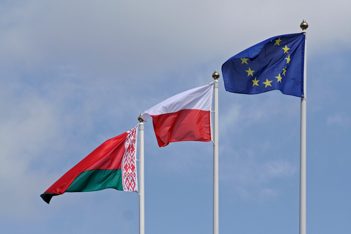 Władze w Mińsku pozytywnie oceniły decyzję o zniesieniu większości sankcji Unii Europejskiej nałożonych na Białoruś.