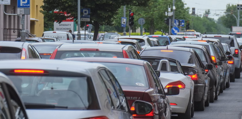 Nie chcesz płacić mandatów i stać w korkach? Jest na to sposób!