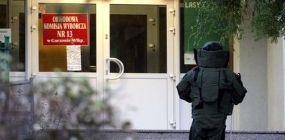 Bomba pod lokalem wyborczym. Niezbyt bystry terrorysta zostawił...