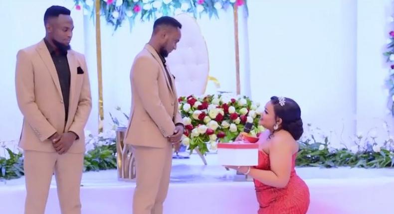 “Let our marriage life be private- Businesswoman kneels to beg groom