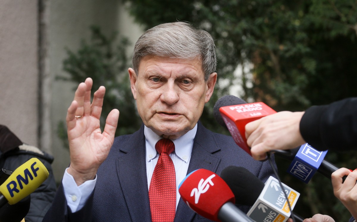 Leszek Balcerowicz, wicepremier i minister finansów w rządach Tadeusza Mazowieckiego (1989–1991), Jana Krzysztofa Bieleckiego (1991) i Jerzego Buzka (1997–2000), poseł na Sejm III kadencji (1997–2000), prezes Narodowego Banku Polskiego (2001–2007) Rafał Siderski