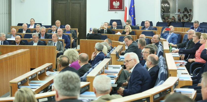 DGP: Szok! Senat przyjął inną ustawę niż Sejm. Co teraz?