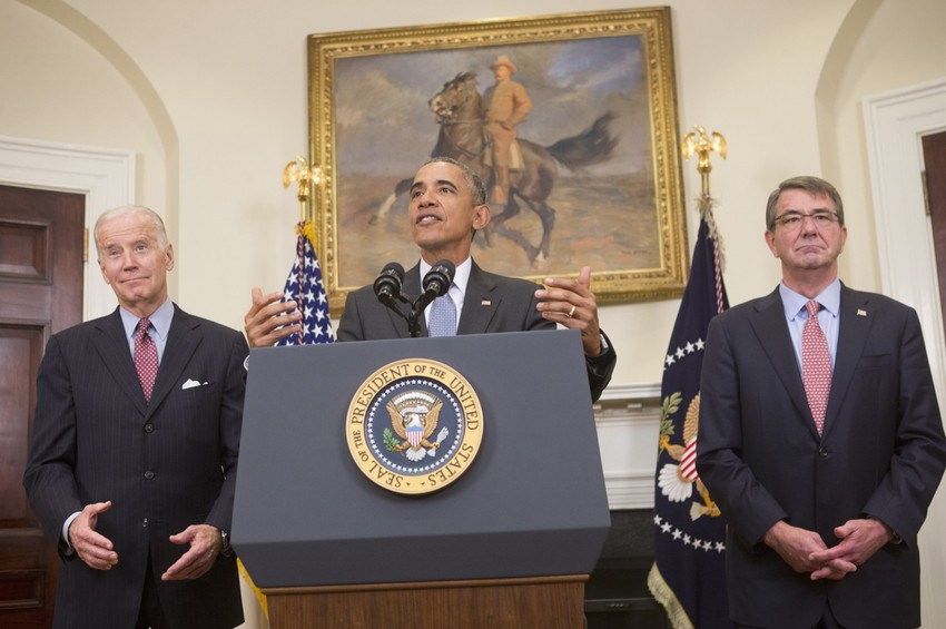 Američki predsednik ispred Ruzveltovog portreta