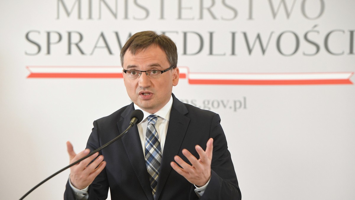 Zamierzam wystąpić z wnioskiem kasacyjnym do SN ws. kary, a być może także oceny prawnej tego czynu - zapowiedział minister sprawiedliwości i prokurator generalny Zbigniew Ziobro, odnosząc się do decyzji Sądu Apelacyjnego we Wrocławiu dotyczącej sprawy gwałtów na dziewczynce we wsi pod Trzebnicą.