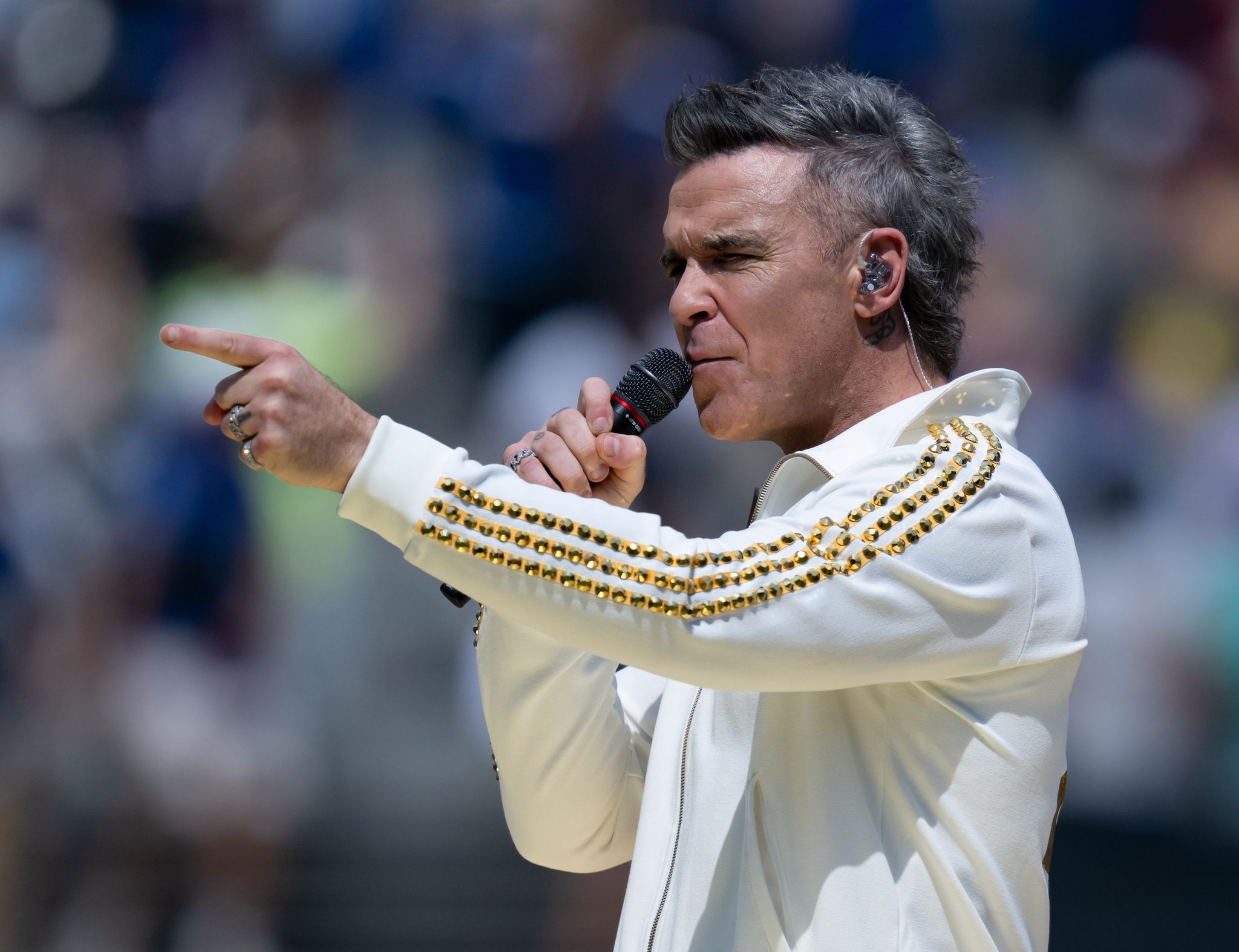 Robbie Williams jagt Beatles-Rekord: Neues Album drei Wochen früher da