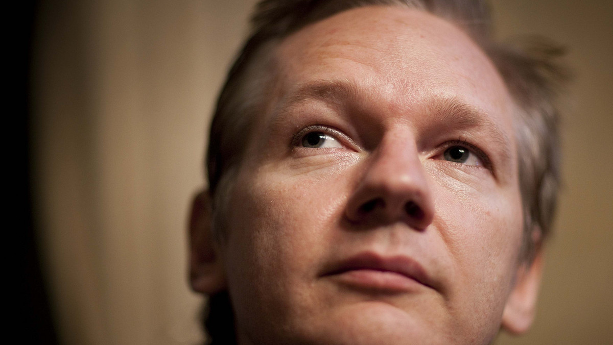 Władze USA powinny wszcząć dochodzenia ws. możliwego nadużycia władzy przez żołnierzy w Iraku i Afganistanie, zamiast ścigać osoby, które udostępniły tajne dokumenty portalowi WikiLeaks - apelował wczoraj w Genewie założyciel serwisu Julian Assange.