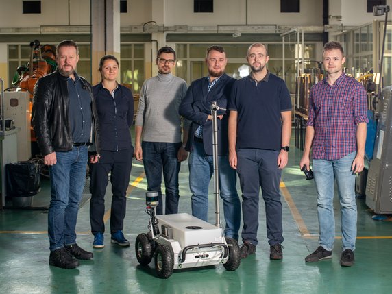 Ten robot ma pomóc w walce z pandemią. Stworzyli go naukowcy ze Szczecina