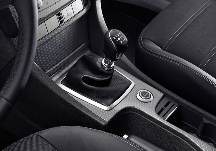 ... lepsze wyposażenie. Na życzenie dostaniemy magiczny przycisk 'Ford Power', który zastąpi tradycyjną stacyjkę.