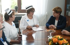 Pielęgniarki zadowolone po spotkaniu z Szydło. 'Musiałam wypełnić rolę Ewy Kopacz'