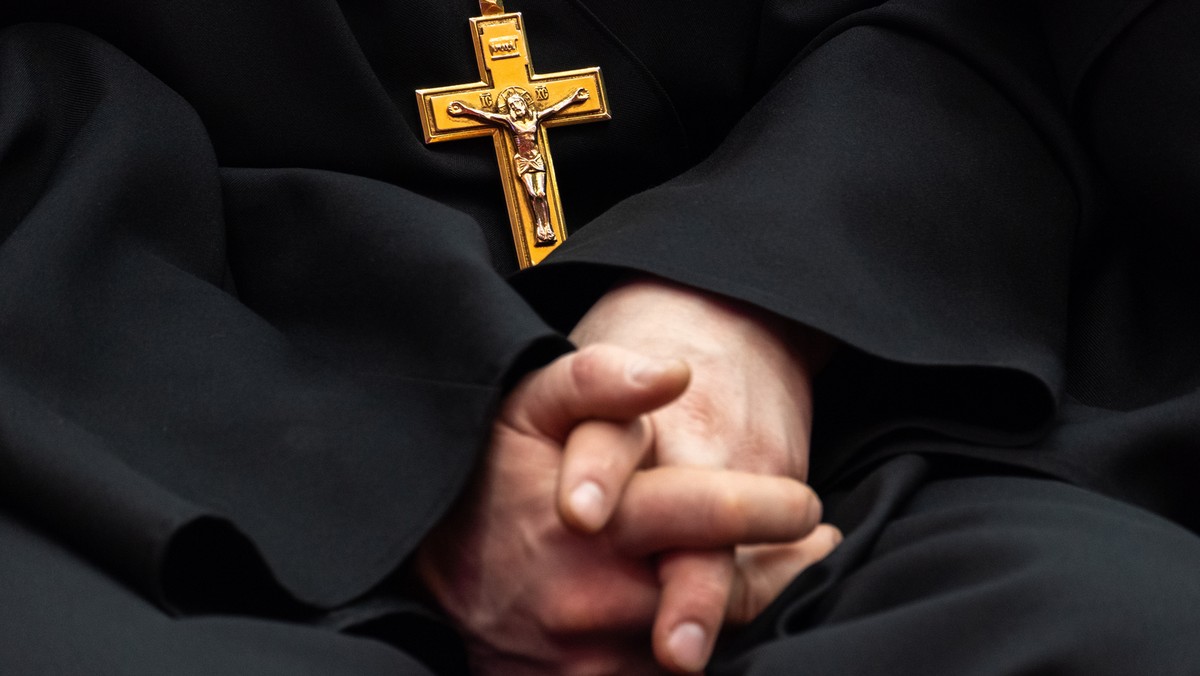Policja zatrzymała duchownego w związku z śmiercią młodego mężczyzny w jego mieszkaniu [Źródło: PAP]