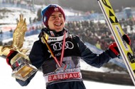 Kamil Stoch z trofeum po czwartym konkursie Turnieju Czterech Skoczni