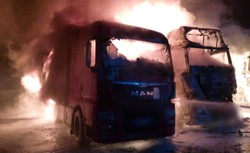 Pożar w Rusocinie strawił 16 pojazdów, straty to 10 mln zł. Wyznaczono ogromną nagrodę