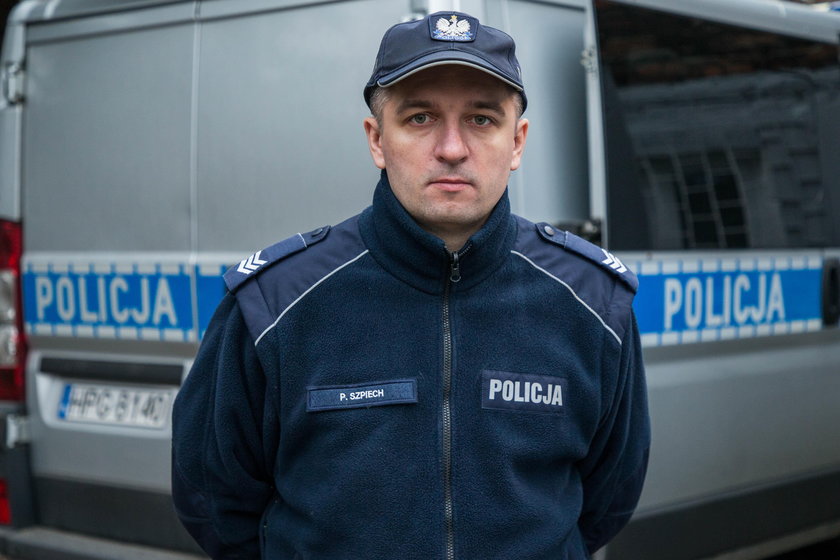 Policjanci z komisariatu V w Krakowie pomogli potrzebującym 