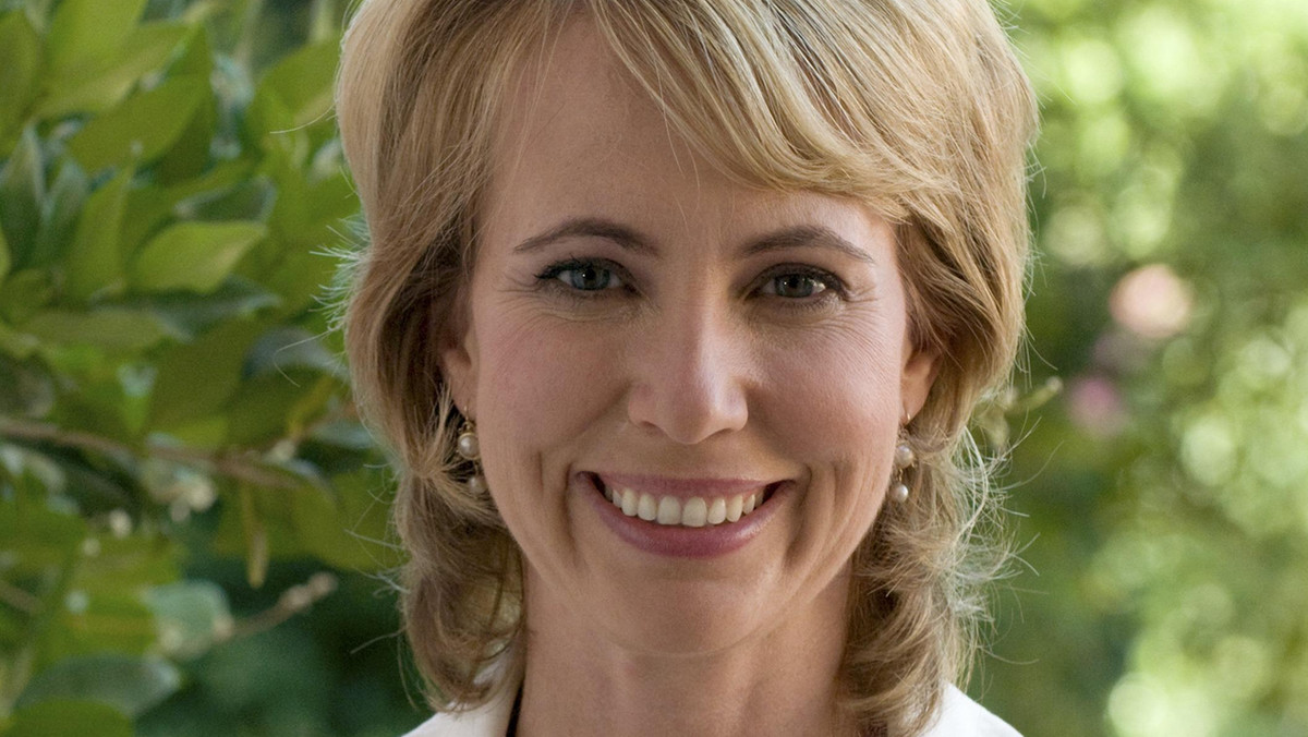 Demokratyczna kongresmenka, która ledwie uszła z życiem podczas styczniowej strzelaniny w Tuscon czuje się coraz lepiej - powiadomiła w weekend sieć telewizyjna ABC, powołując się na współpracownika Gabrielle Giffords oraz na jej męża.