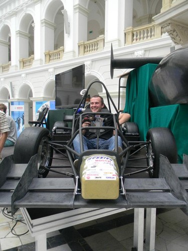 Kierownik zespołu WUT Racing, Mateusz Gugała z Wydziału Mechanicznego Energetyki i Lotnictwa PW/zdjęcie WUT Racing