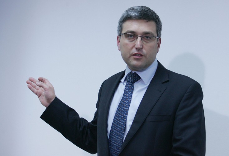 <b>Wojciech Dąbrowski szefem Polskiej Grupy Zbrojeniowej</b>
<br>
<br>
Wojciech Dąbrowski połączy stanowisko prezesa Agencji Rozwoju Przemysłu z szefowaniem Polskiej Grupie Zbrojeniowej.
<br>
<br>
Polska Grupa Zbrojeniowa ma powstać do czerwca. Zadaniem jej szefa będzie skonsolidowanie w ramach jednego organizmu wszystkich państwowych firm sektora zbrojeniowego, m.in. jedenastu wojskowych przedsiębiorstw remontowo-produkcyjnych, w tym siemianowickiej fabryki rosomaków, Huty Stalowa Wola oraz spółek Polskiego Holdingu Obronnego (dawnego Bumaru).