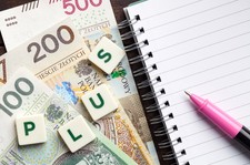 Podwójne 800 plus w kwietniu 2026? ZUS wyjaśnia: czy dostaniesz dwa przelewy?