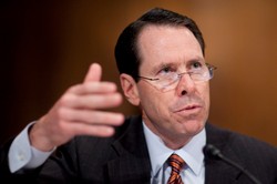 Randall S. Stephenson: Cesarz imperium AT&T kontra Biały Dom