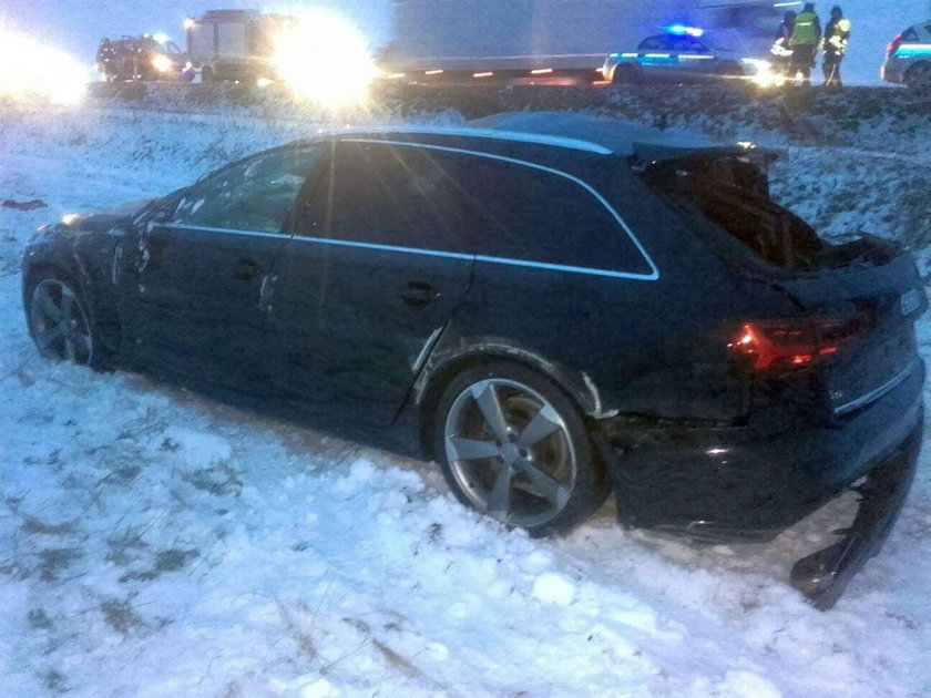 Audi A6 spadło z lawety