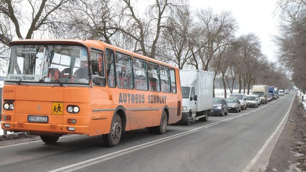 Nareszcie skończą się korki, a podróż samochodem z Łodzi do Rawy i Skierniewic będzie trwała krócej. Rozpoczęła się budowa wiaduktu w Rogowie.