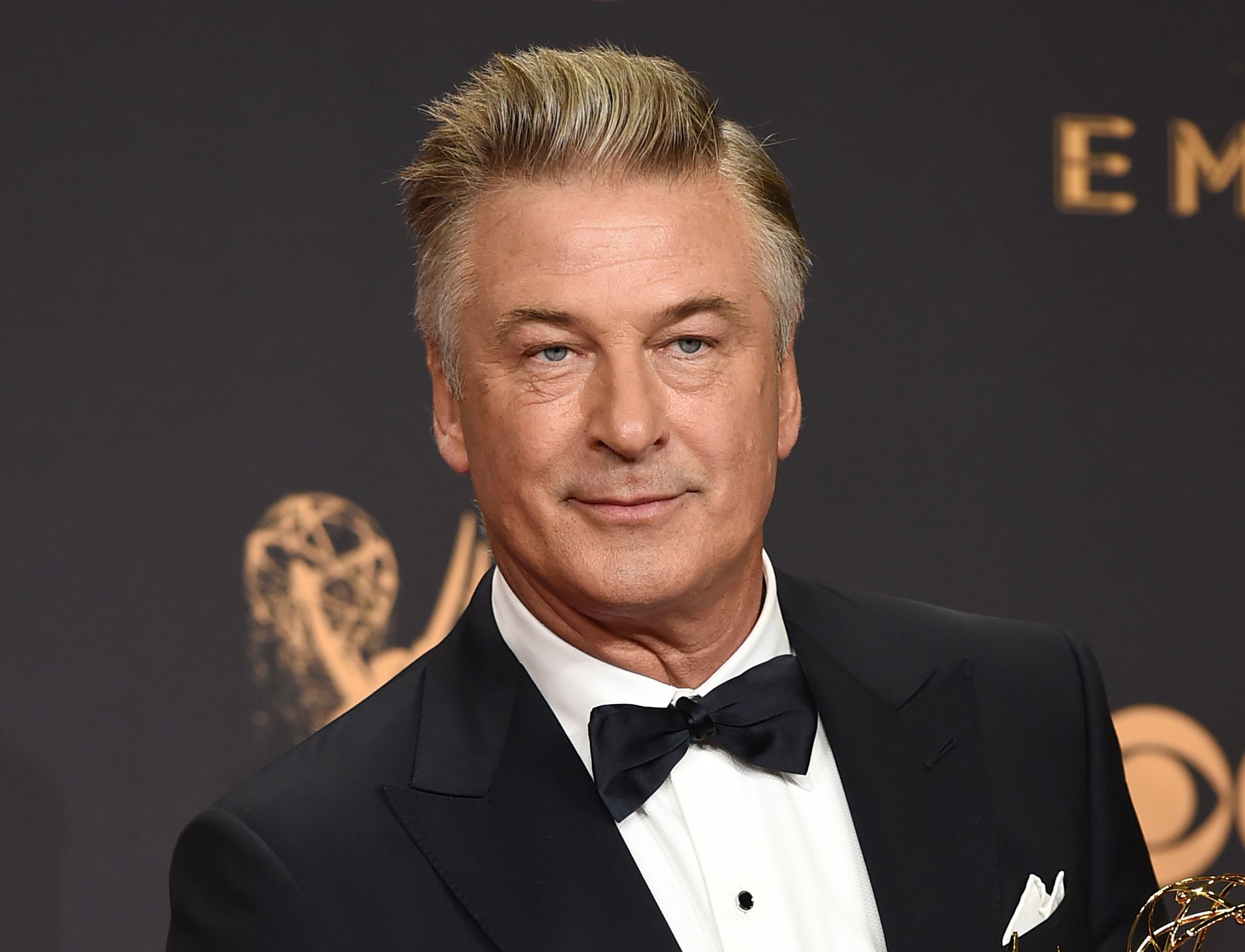 Alec Baldwin nechtiac zastrelil rekvizitou zbrane počas natáčania filmu Rust kameramanku.