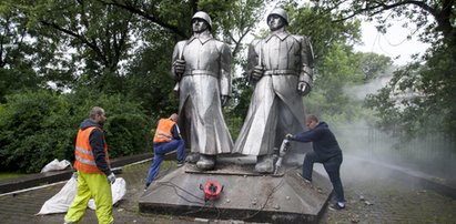 Pomnik żołnierzy Armii Czerwonej w Dąbrowie Górniczej obalony!