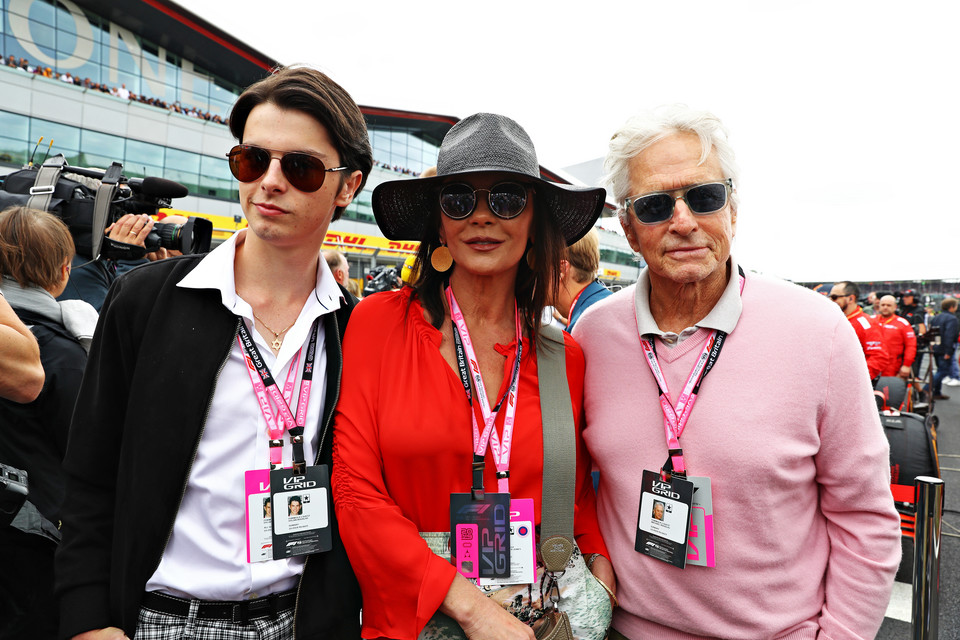 Michael Douglas, Catherine Zeta-Jones i Dylan Douglas - gwiazda uwielbia pozować do zdjęć z rodziną