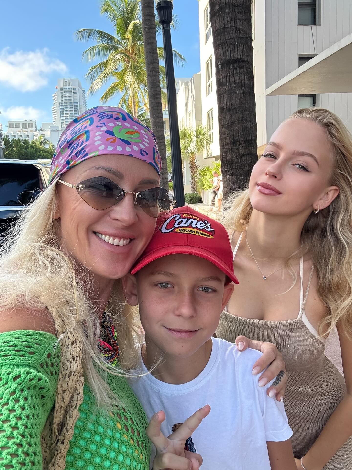 Zuzana Belohorcová s dcérou Salmou a synom Neviom.