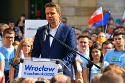 Trzaskowski pozywa TVP. Na liście świadków Kurski, Holecka i Pereira