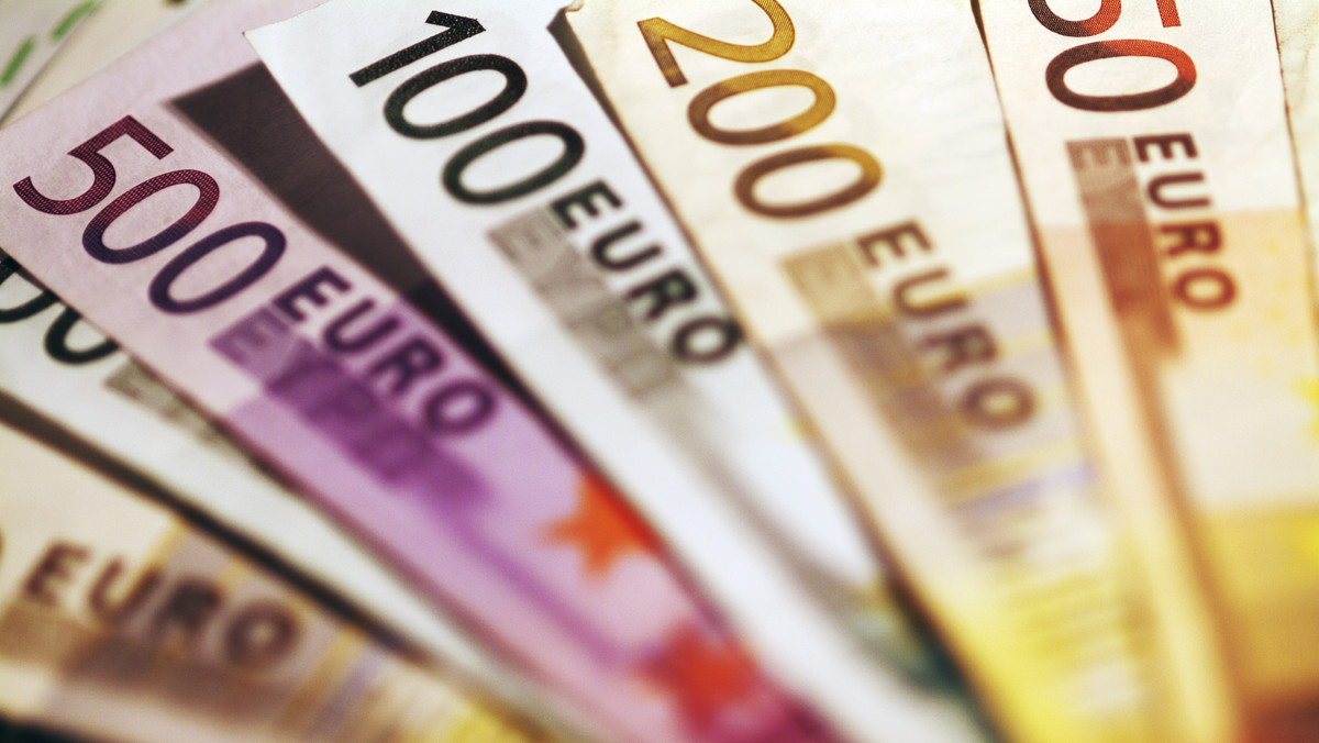 W ciągu trzech lat liczba milionerów w Niemczech wzrosła o prawie 3 tysiące. Średni dochód w tej grupie wyniósł 2,7 mln euro - podał Federalny Urząd Statystyczny.