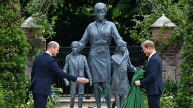 William i Harry wydali wspólne oświadczenie. Odsłonięcie pomnika Diany to przełom w ich relacji