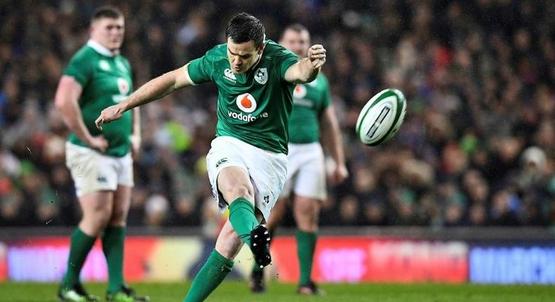 Fly-half Jonathan Sexton kicked 11 points against France to keep alive Ireland's Six Nations title hopes