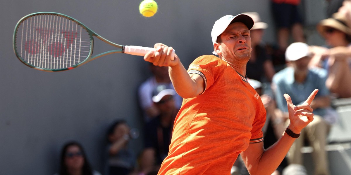 Hubert Hurkacz męczył się w pierwszej rundzie French Open. 