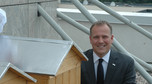 Pasieka na dachu hotelu i jej pomysłodawca – Heddo Siebs, dyrektor hotelu Hyatt. Fot. Piotr Halicki/Onet.