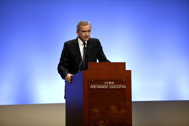 10. miejsce Bernard Arnault wart 29 mld dolarów. Prezes Louis Vuitton Moët Hennessy.