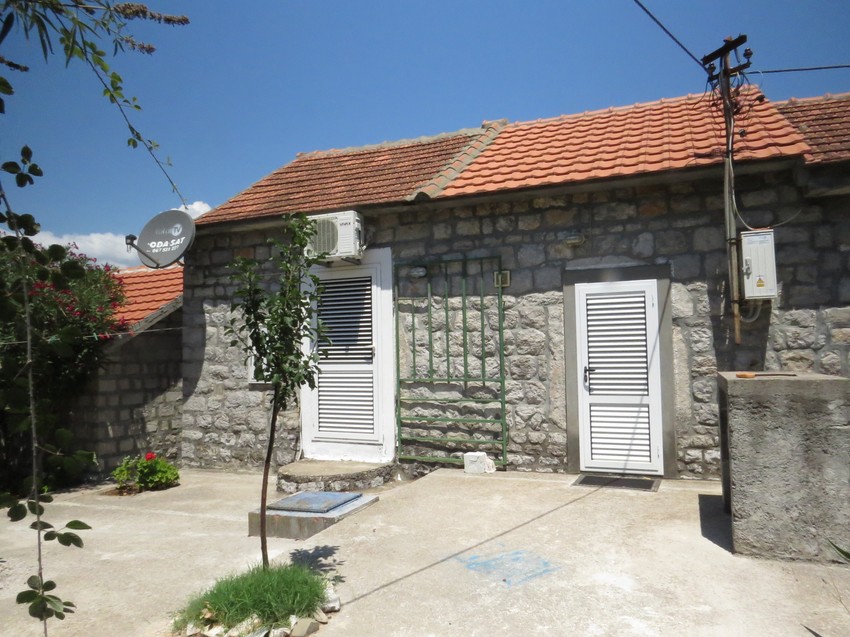 Vila Nade Topčagić u Crnoj Gori