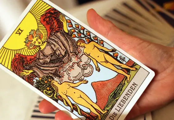 Tarot działa jak terapia? "Po kilku minutach zalałam się łzami"